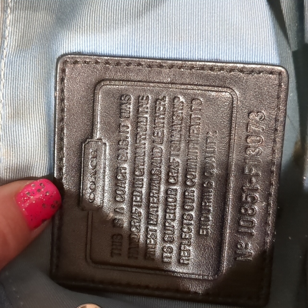 Authentic Coach Hamptons Signature Pocketbook - Picture 6 of 12